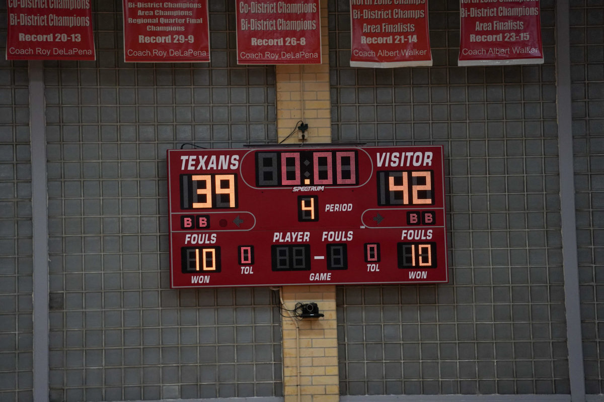 mathis-london-girls-basketball-playoffs00112